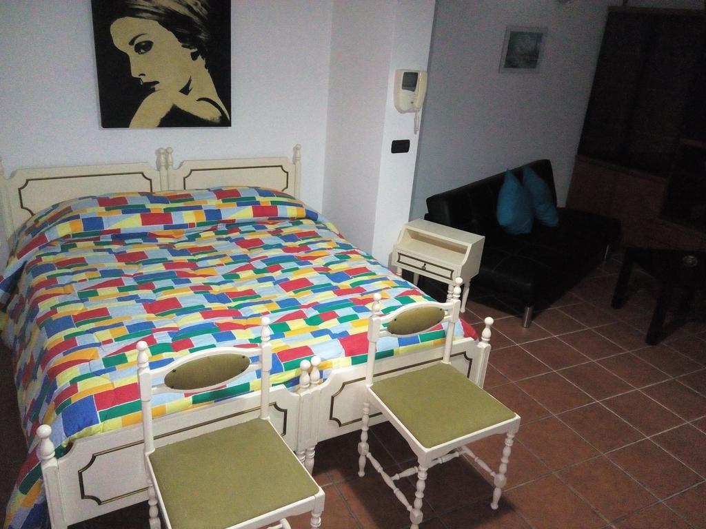 Dimora Donna Clara Bed & Breakfast Конверсано Стая снимка