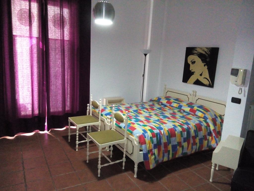 Dimora Donna Clara Bed & Breakfast Конверсано Стая снимка