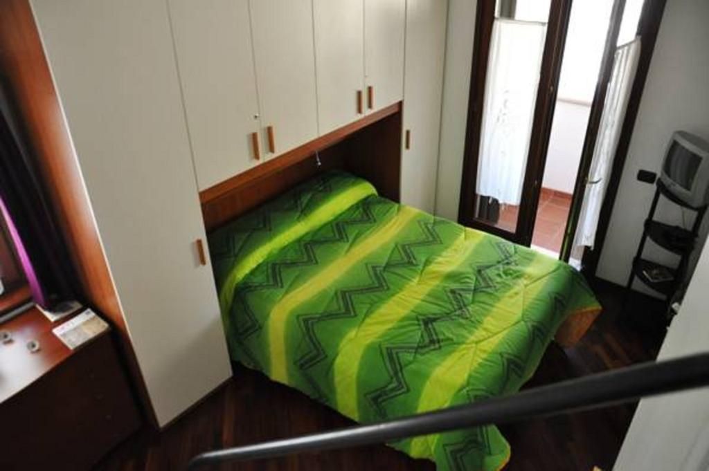 Dimora Donna Clara Bed & Breakfast Конверсано Стая снимка