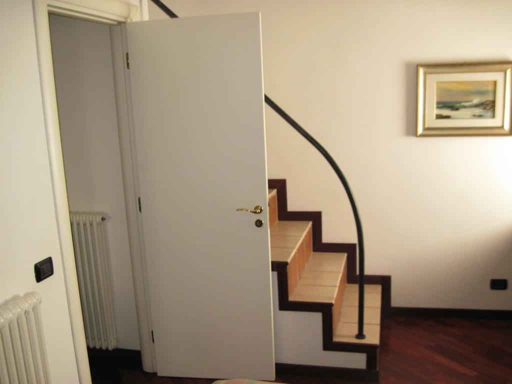 Dimora Donna Clara Bed & Breakfast Конверсано Стая снимка